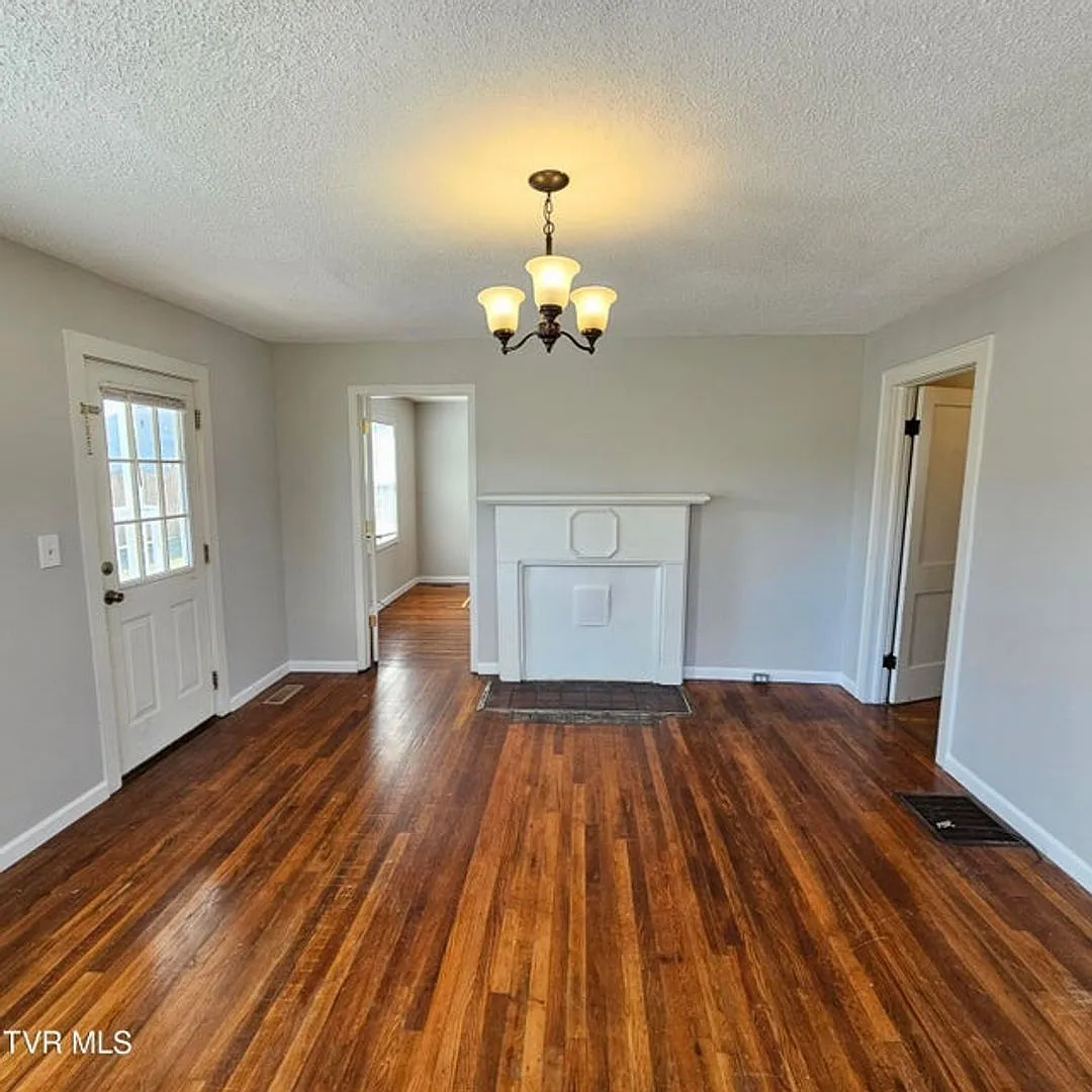 707 South 2nd Street Elizabethton, TN 37643 — Photo 4