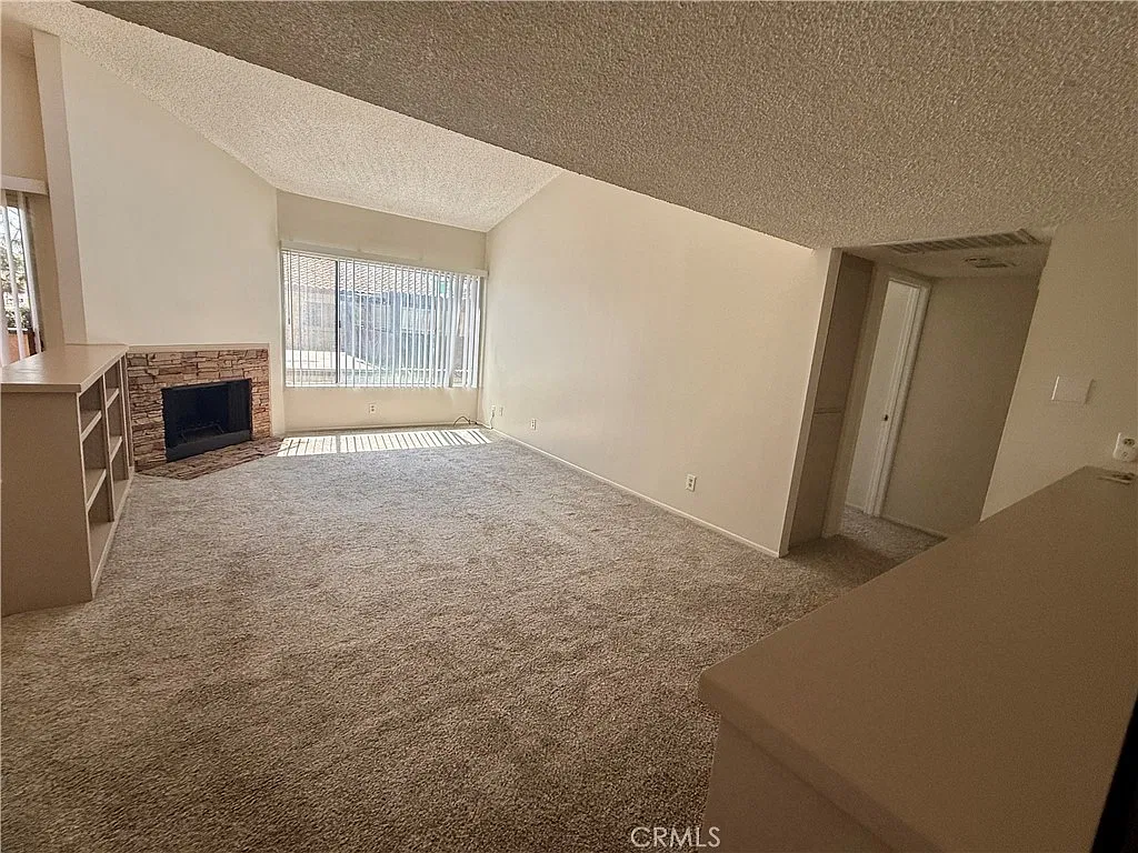 2 bed, 1053 sqft, $3,200 — Photo 4