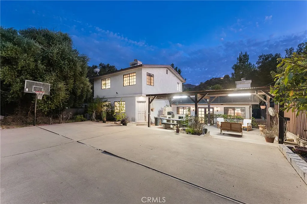 5 bed, 3748 sqft, $5,900 — Photo 3