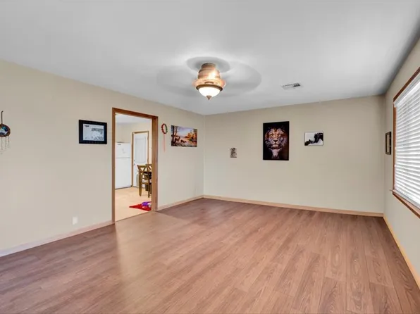 201 E 3rd St, Cement, OK 73017