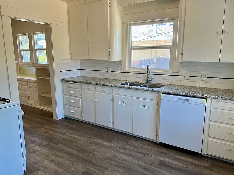 1321 N Calaveras St — Photo 8