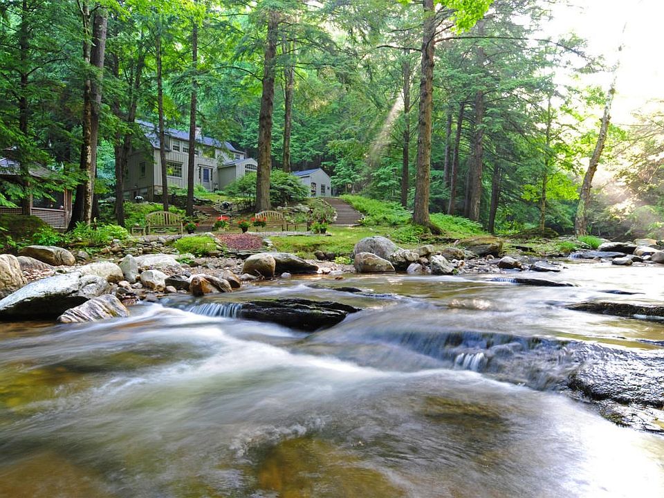 Amazing frontage on the Umpachene