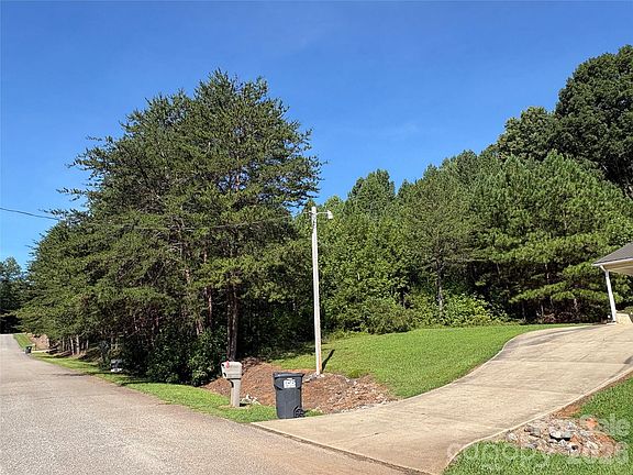 3rd image of 127 S Yadkin River Rd