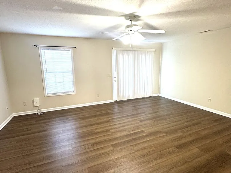 131 Joyce Dr — Photo 8
