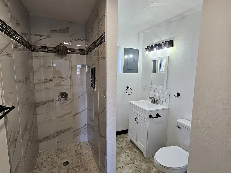 302 Windsor St #1 — Photo 7