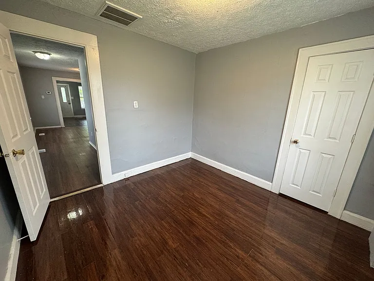 1409 E Tabor St — Photo 16