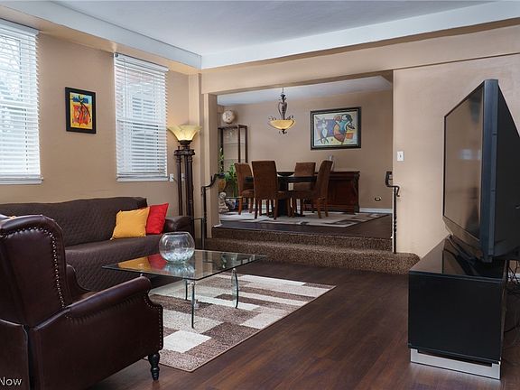 5th image of 13800 Fairhill Rd APT 101