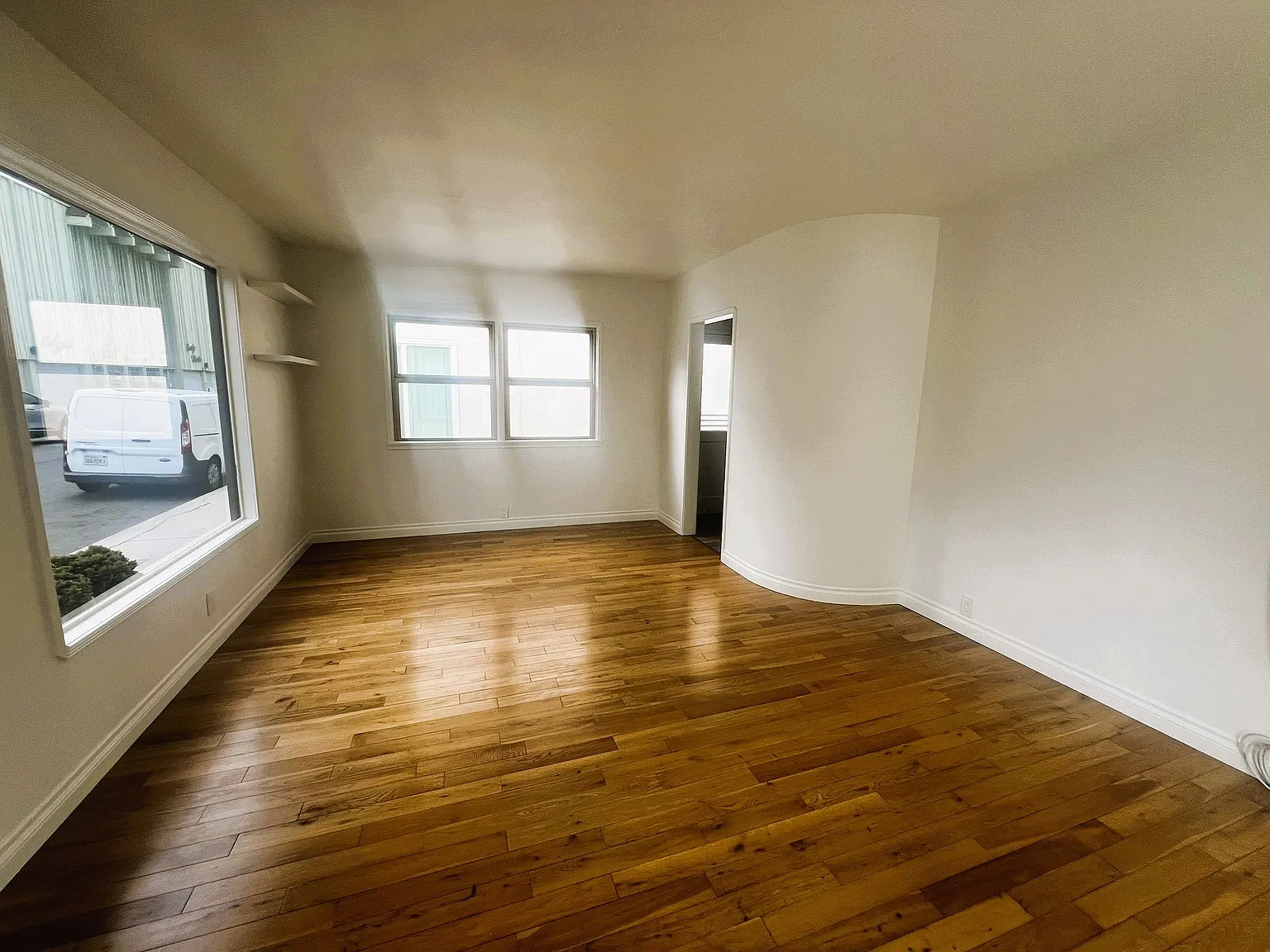 1 bed, 650 sqft, $2,100 — Photo 2