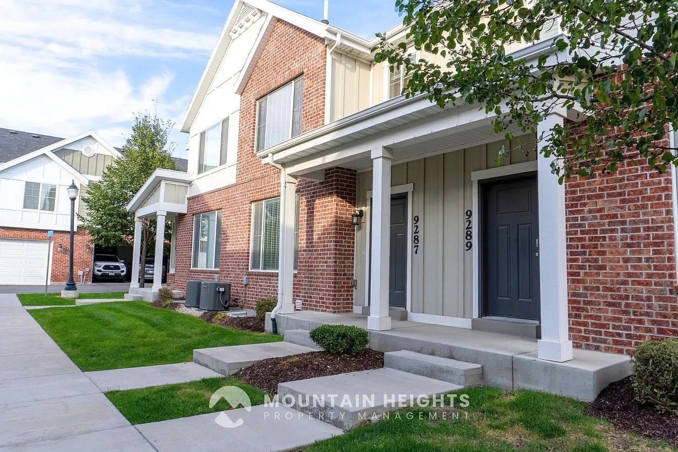 4 bed, 3.5 bath, 2240 sqft, $2,600 — Photo 2