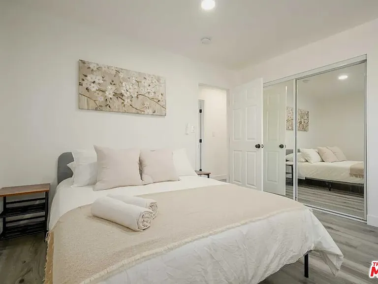 2417 S Budlong Ave #3 — Photo 14