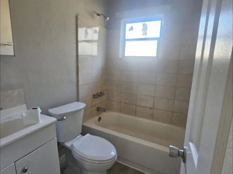 1902 SW 7th Pl #1902 — Photo 6