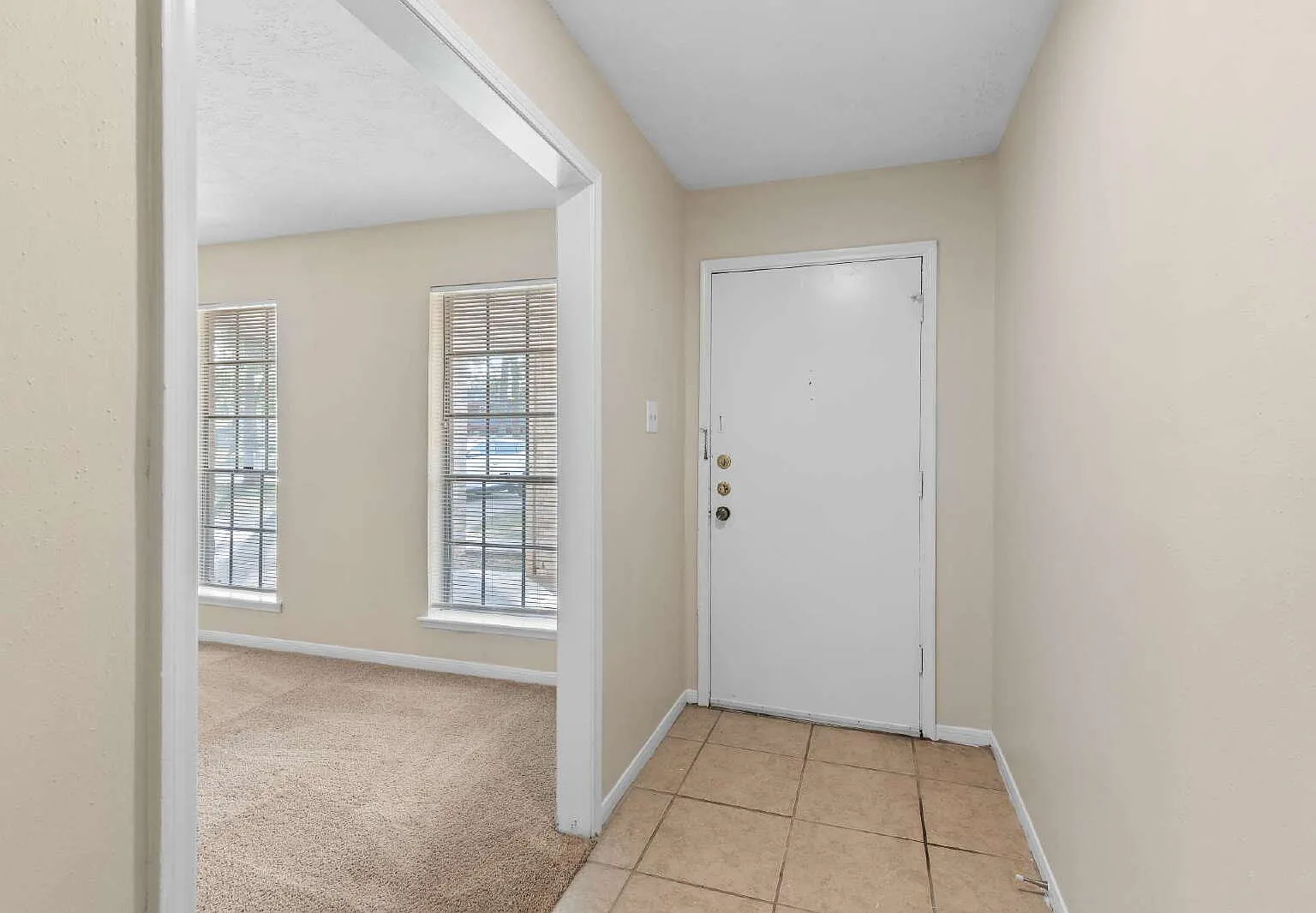 4 bed, 2.0 bath, 1748 sqft, $1,900 — Photo 2