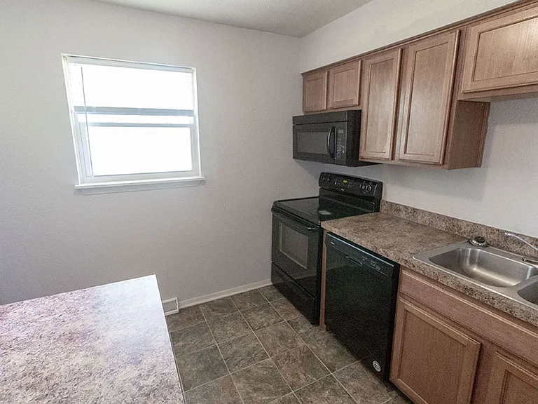 1015 W Ash St — Photo 9
