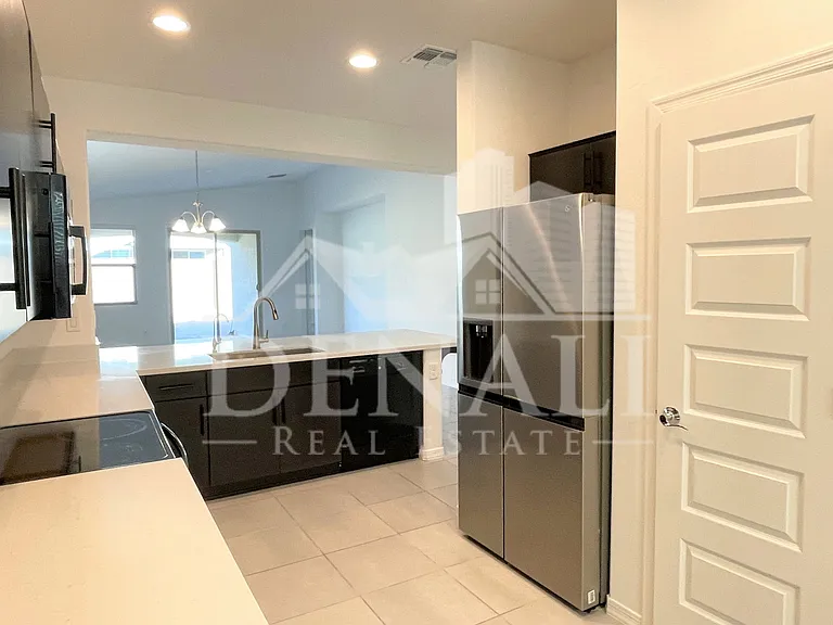 7954 W Medlock Dr — Photo 6