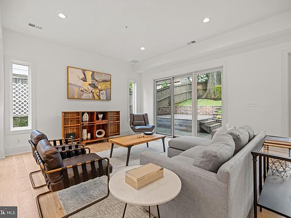 5th image of 8609 Woodbrook Ln