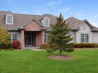 7730 W Kings Crossing Way, Mequon, WI 53092