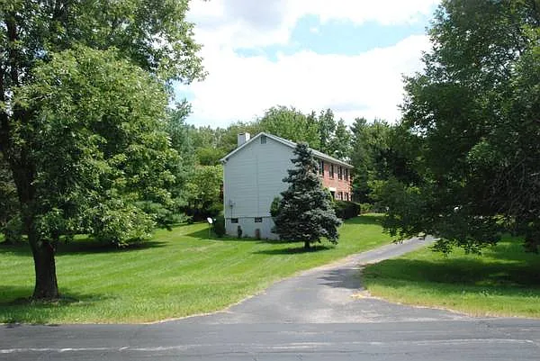 17570 Old Jamestown Rd photo 1