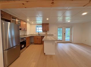 18 Holts Point Rd, Sandown, NH 03873