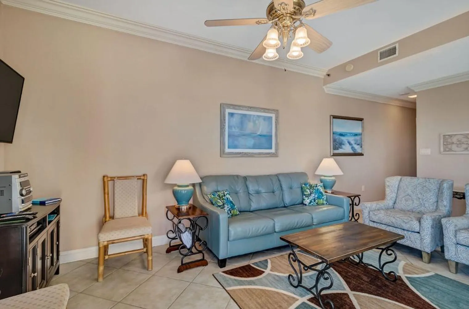 3 bed, 2.0 bath, 1097 sqft, $3,930 — Photo 1