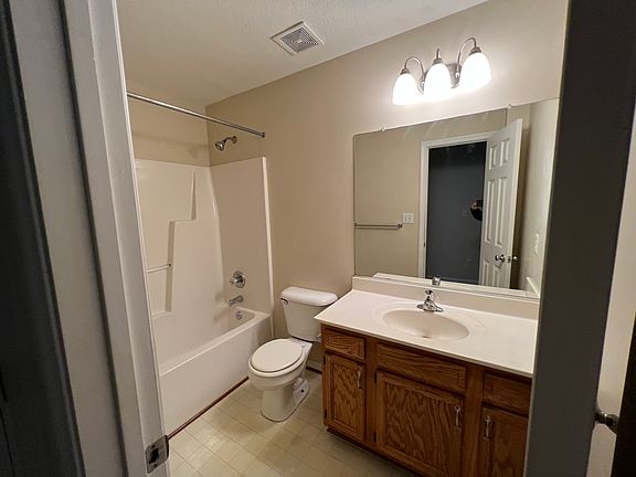 5th image of 433 Garcia Dr