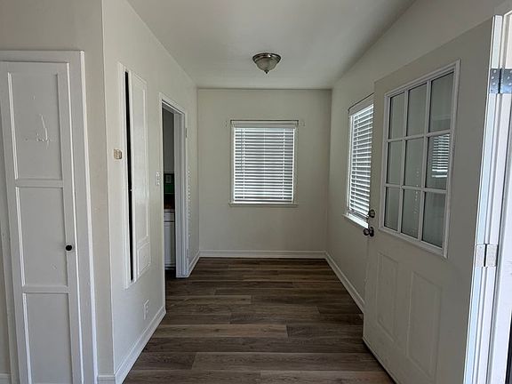 3rd image of 1516 W Beverly Ter #1516