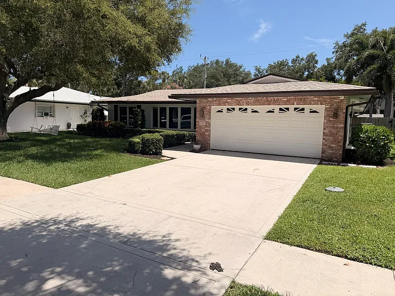 1390 NW 4th St — Photo 41