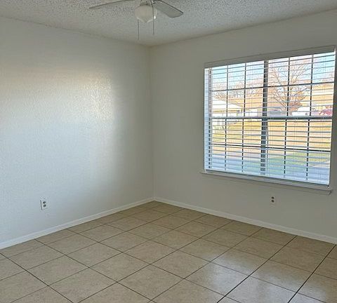 3rd image of 1714 Georgia St