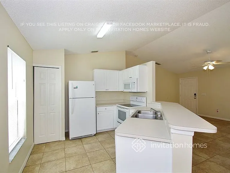 3009 Tropical Cir SE — Photo 4
