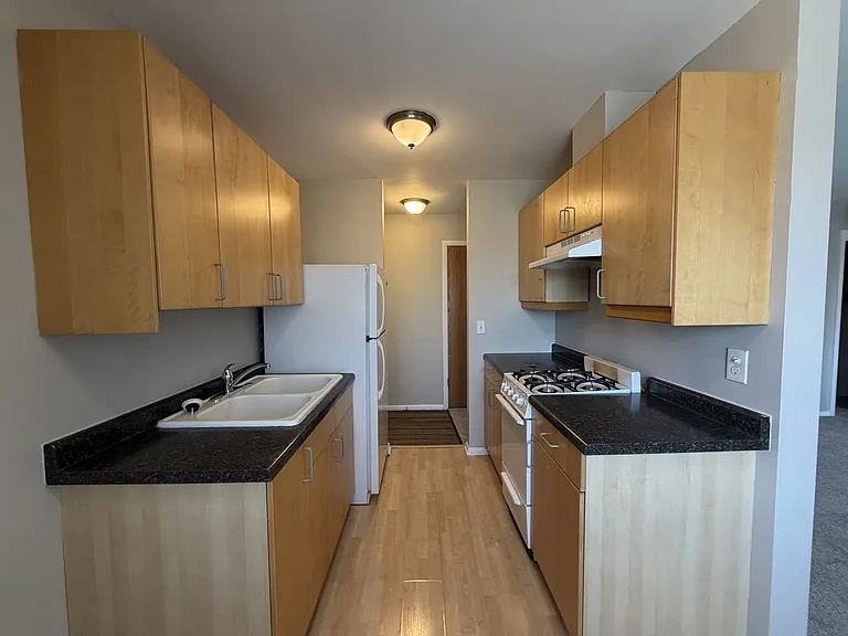 Oliver South Apartments — Photo 14