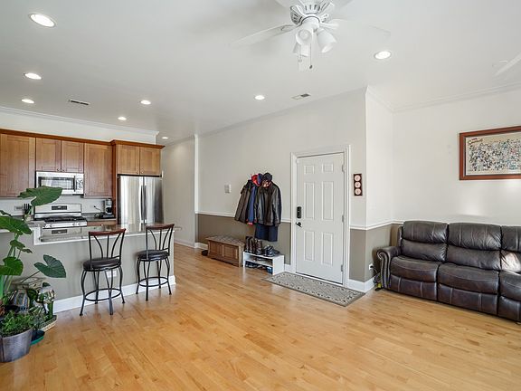 5th image of 4220 S King Dr APT 4S