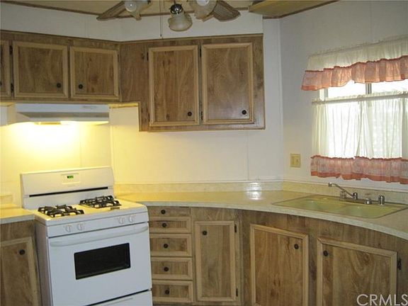 2nd image of 925 Leonard Ln