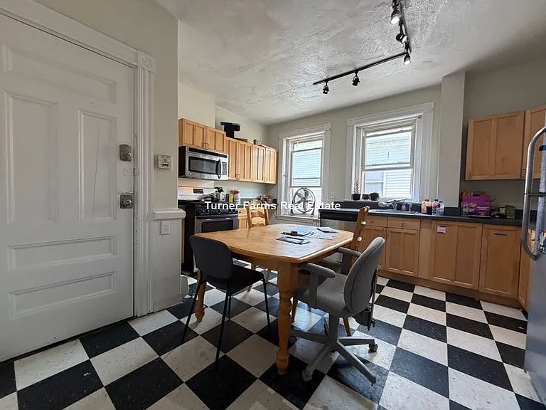 108 Central St #3F — Photo 8