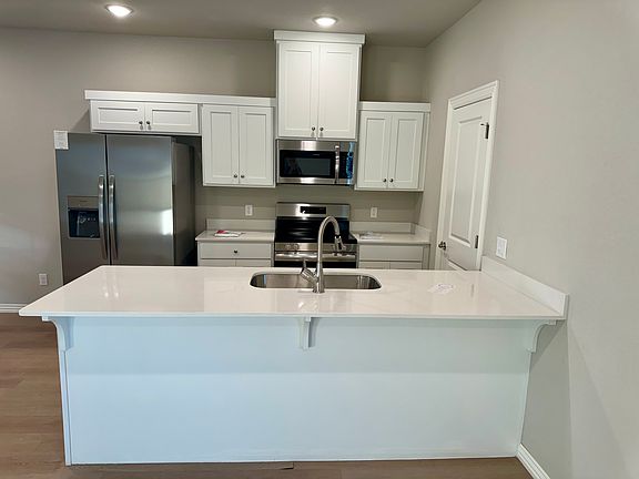4th image of 2605 SW Lofoten St #2