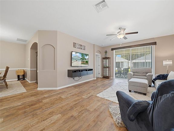 2nd image of 6936 Surrey Oak Dr