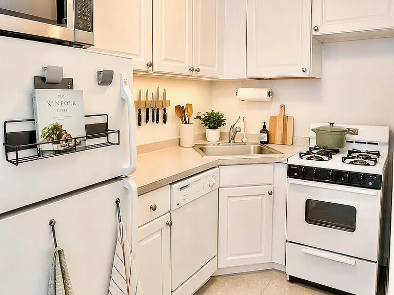 313 W 105th St #3B — Photo 7