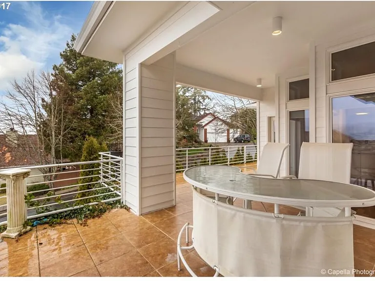 16408 SW Timberland Dr — Photo 3