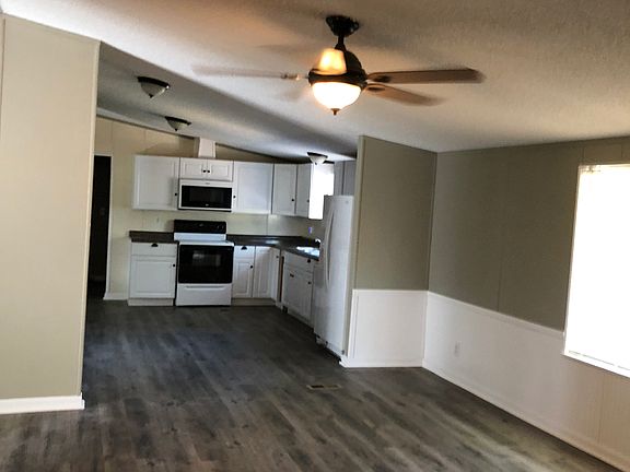 3rd image of 104 Oxford Dr