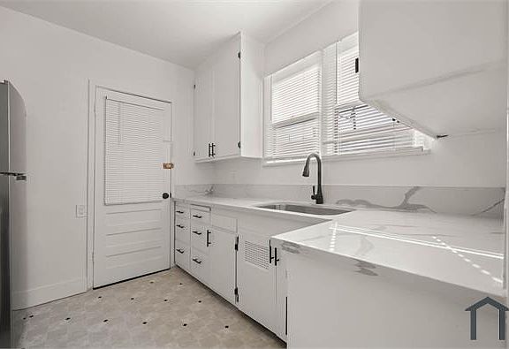 5th image of 2273 W Adams Blvd #1-4
