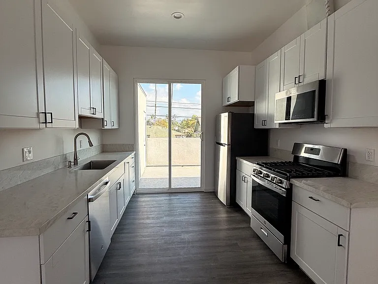 1821 N Ave #B — Photo 3