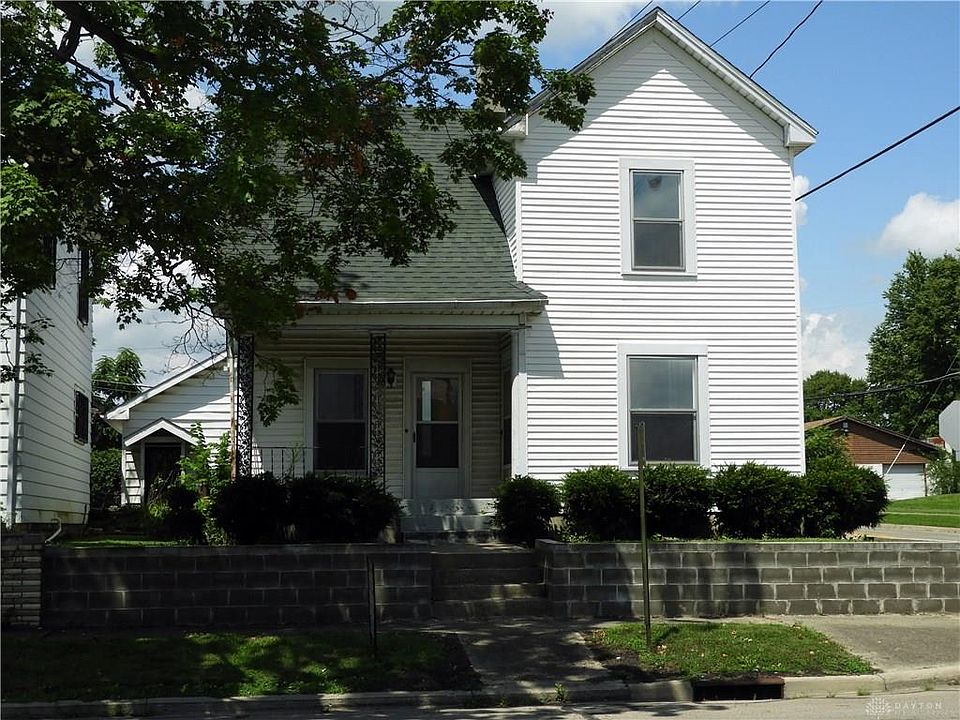 1st image of 336 E 2nd St