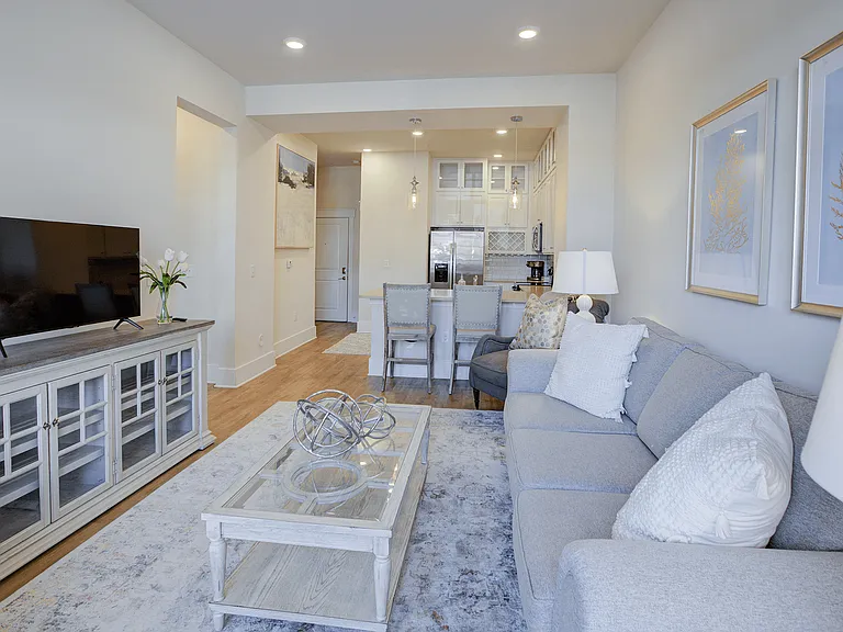 Holly Crest Apartments — Photo 26
