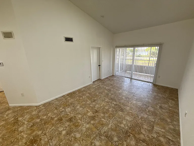 2851 N Oakland Forest Dr #307 — Photo 4