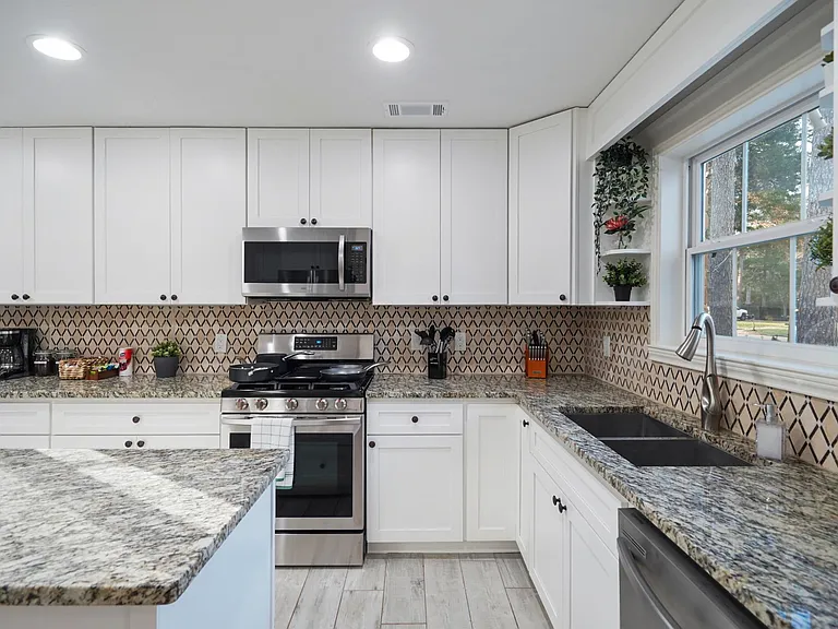 27403 Caperidge Dr — Photo 14