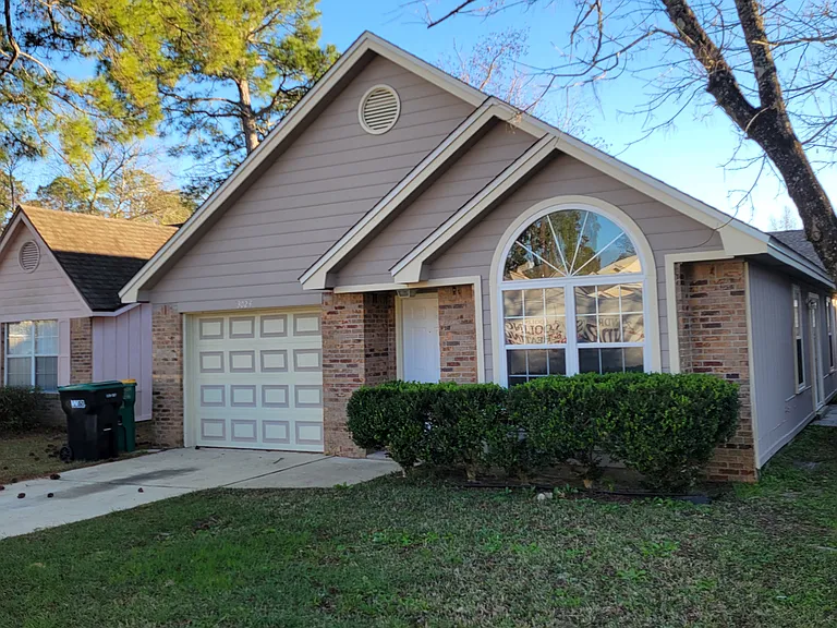 3024 Yorktown Cir — Photo 1
