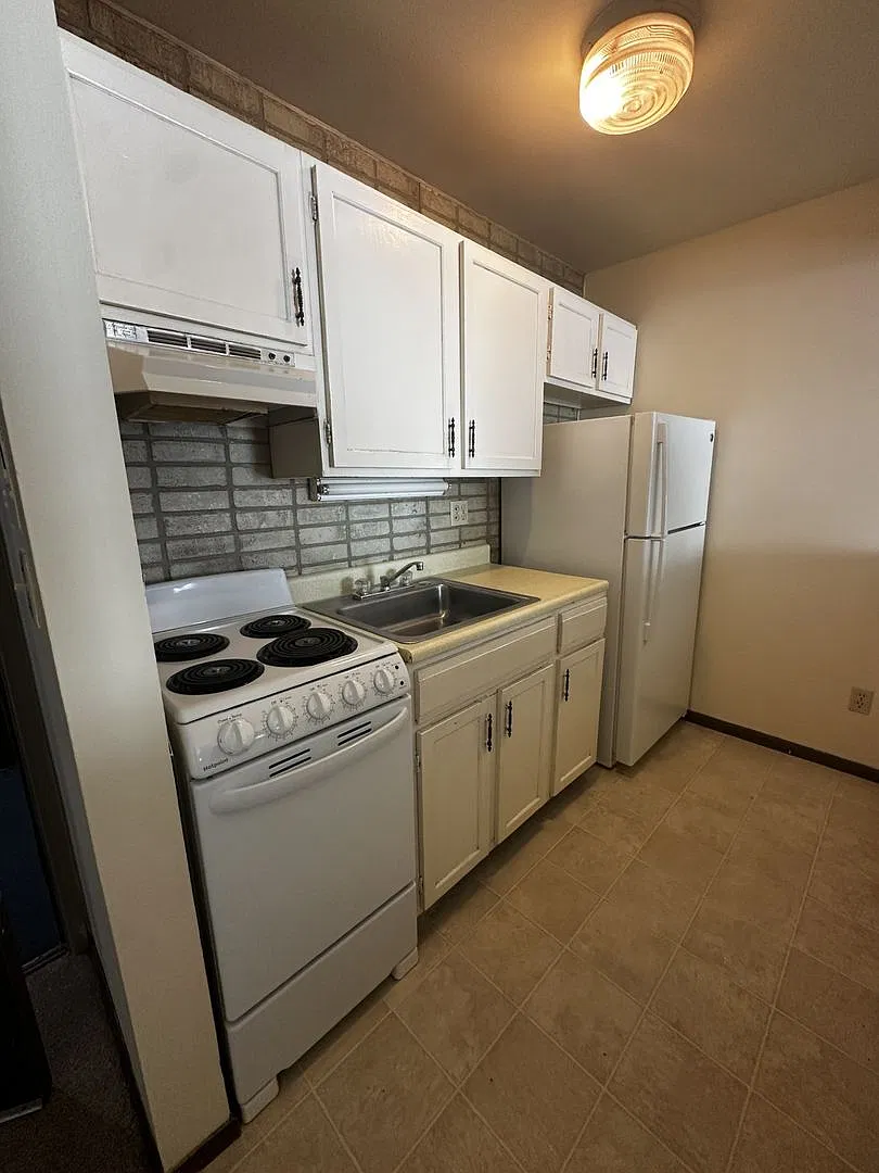 130 N. Hancock Street — Photo 2