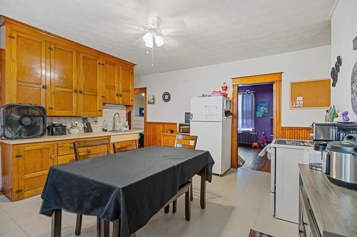 3 bed, 1200 sqft, $2,050 — Photo 2