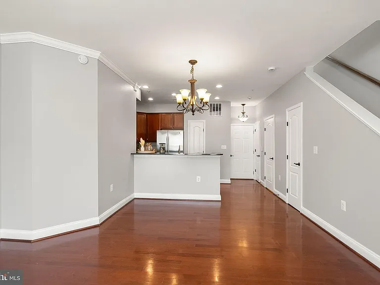 242 N Summit Ave #21 — Photo 12