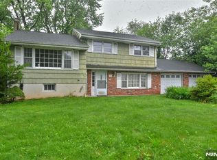 50 Grove St, Waldwick, NJ 07463