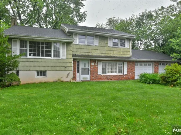 50 Grove St, Waldwick, NJ 07463