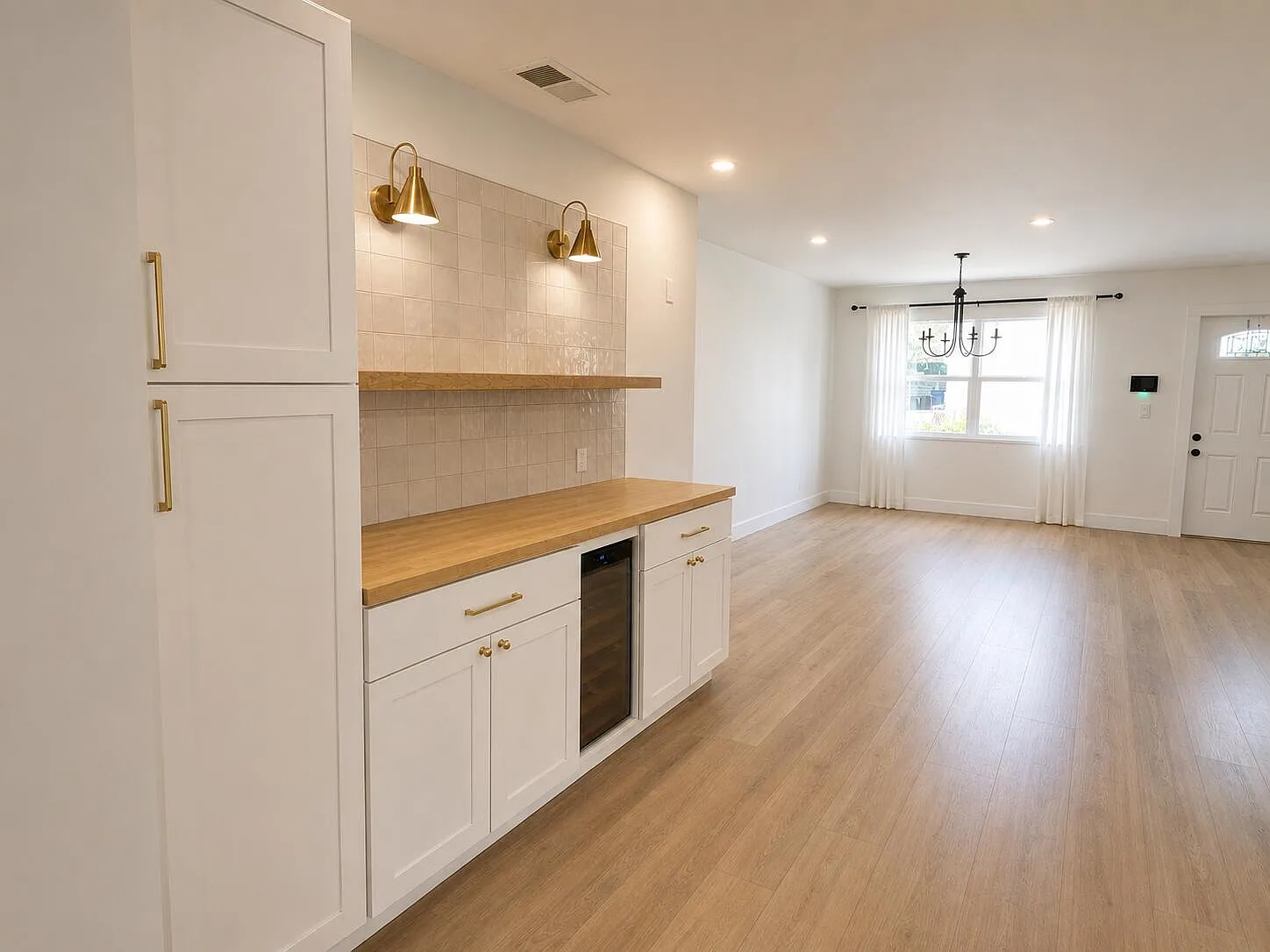 3 bed, 2.0 bath, 1405 sqft, $3,250 — Photo 3